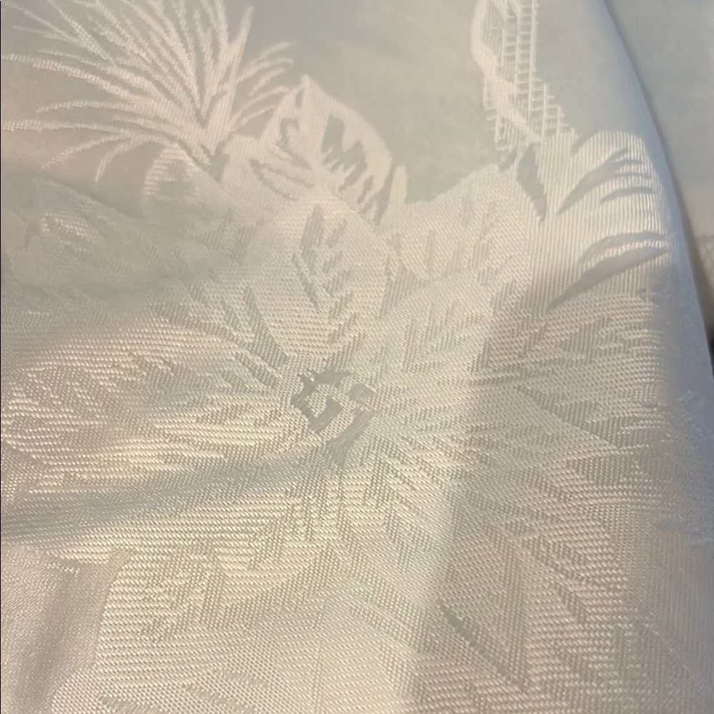 Elegant Cream Table Runner NWOT